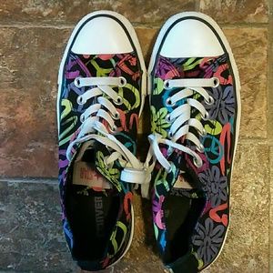 Converse Chuck Taylor All*Stars fits women's 7